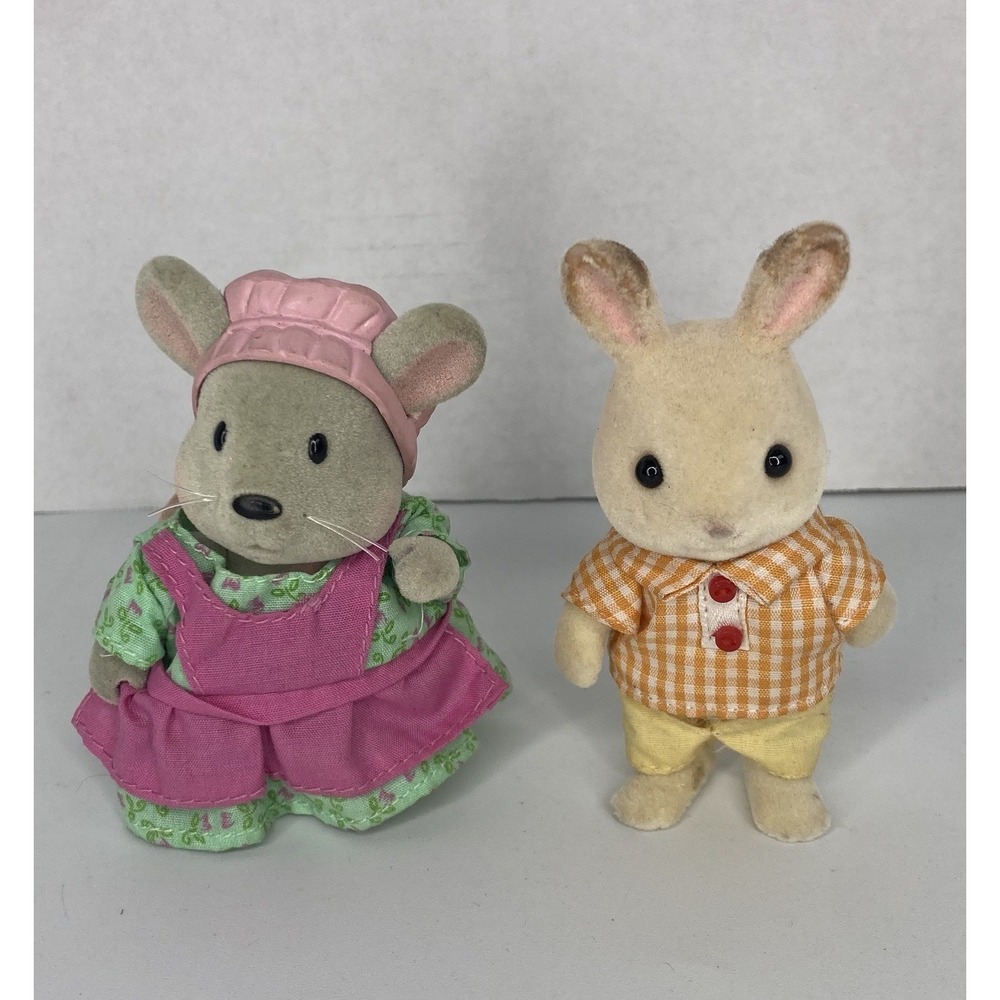 2 Figurine Toys Calico Critters and Woodzeez Rabbit